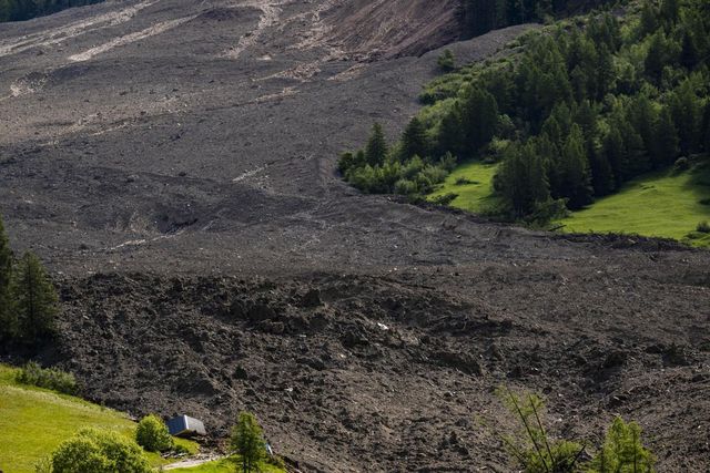 Blatten, il villaggio inghiottito dalla frana del ghiacciaio del Birch in Svizzera