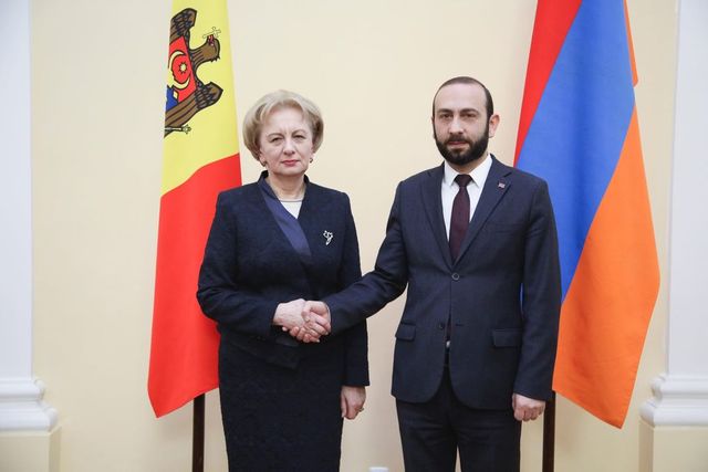 Додон поздравил Саркисяна с Днем независимости Армении