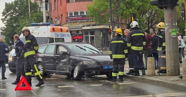 Катастрофа спря за кратко движението на трамваи в София