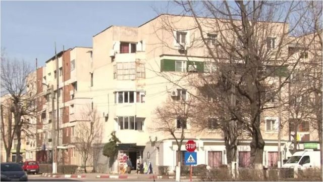 Orașul din România unde un apartament cu două camere se vinde cu 4.000 de euro. Blocul este central și cu vedere la parc