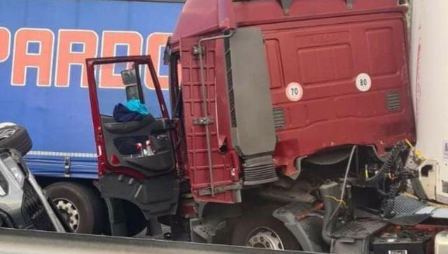 Due morti, quattro feriti e Italia spaccata in due per incidente in A1 tra Fabro e Chiusi