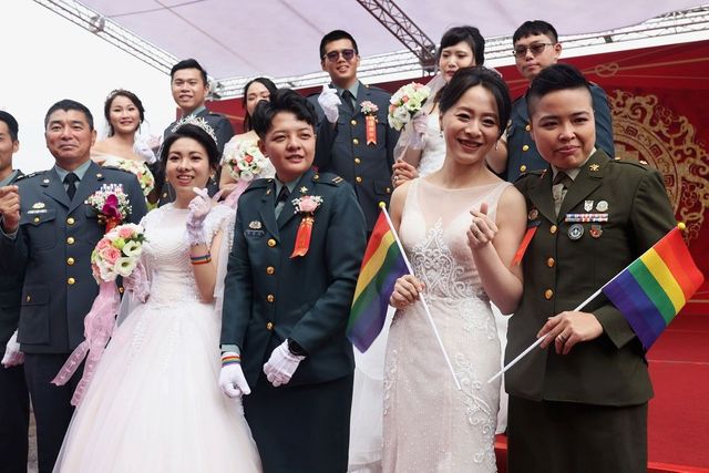 Taiwanese Same-Sex Couples Tie Knot For 1st Time At Military Wedding