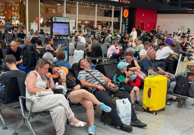 'Hackers' ucranianos atacan a la aerolínea rusa Aeroflot y siembran el caos en los aeropuertos