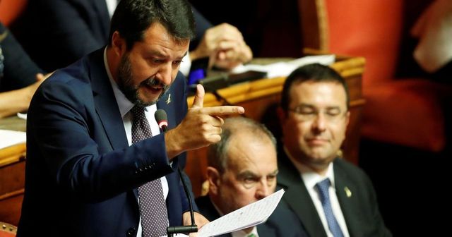 Salvini, lascio poltrona, tengo dignità