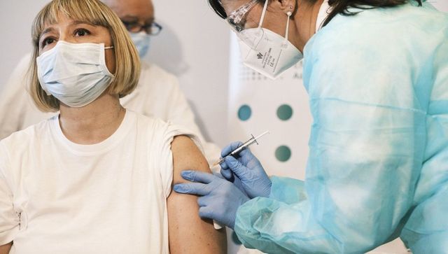 Vaccino Covid, 470mila dosi domani in Italia