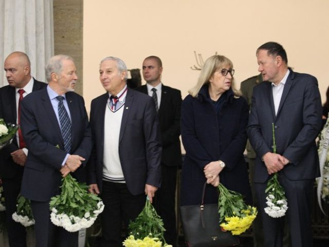 България се прости с академик Благовест Сендов