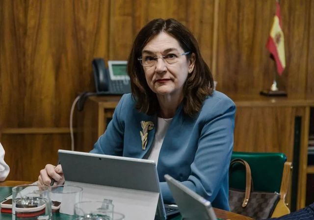 La CNMC cede y mejora su propuesta de retribución a las redes