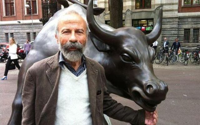 A murit Arturo Di Modica, creatorul celebrei statui ″Charging Bull″ din New York