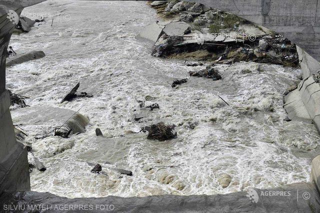 Cod galben de inundații pe râuri din județele Dolj și Mehedinți