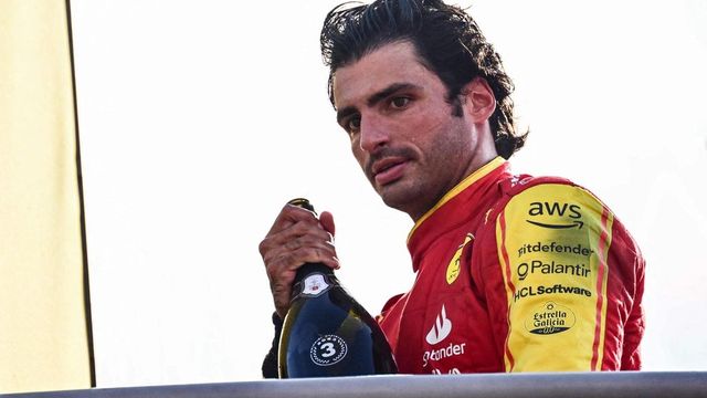 Carlos Sainz rapinato dell’orologio a Milano, il pilota della Ferrari aiutato dai passanti insegue e blocca i due ladri