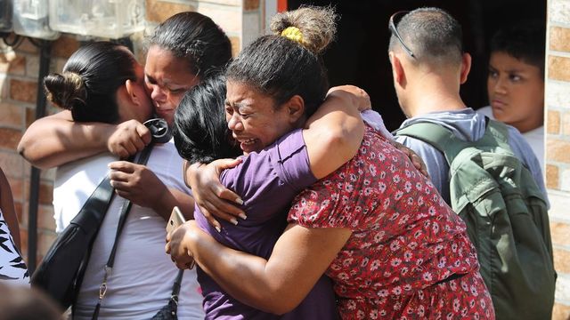 Kéttucatnyi halottja is lehet Brazíliában két lakóház összeomlásának