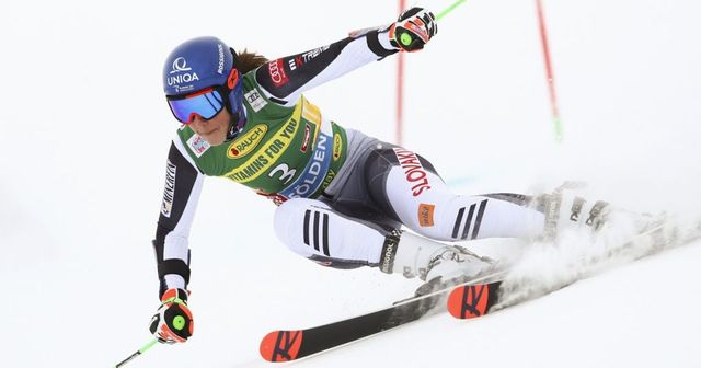 Ledecká na úvod sezony postoupila do druhého kola obřího slalomu, na čelo ztrácí 3,76 sekundy