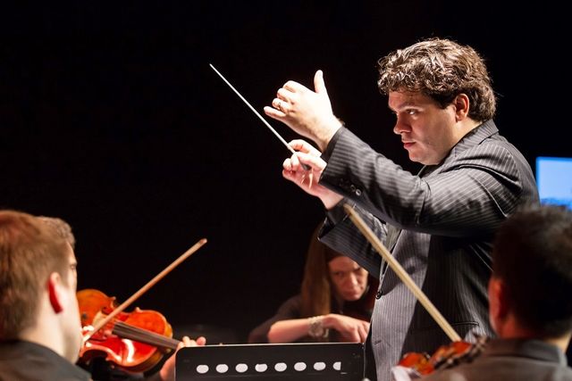 Dirijorul Cristian Măcelaru a fost numit director muzical al Orchestrei Naționale a Franței