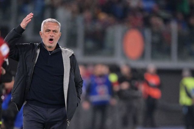Mourinho attacca gli arbitri: «Lazio ha vinto con gol in fuorigioco»