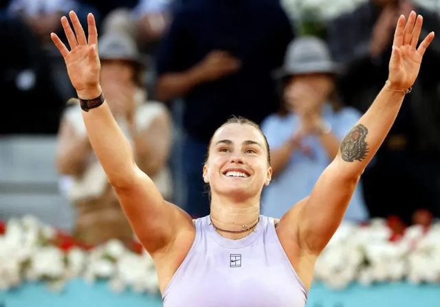 Sabalenka reina por tercera vez en Madrid