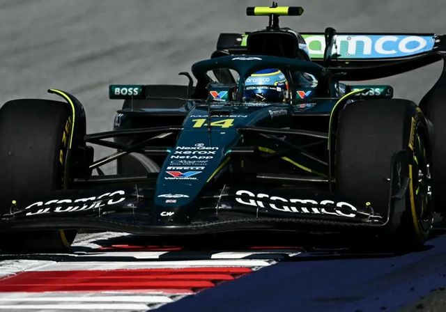 Alonso: «Hoy hice una contrarreloj en bicicleta, con motor»