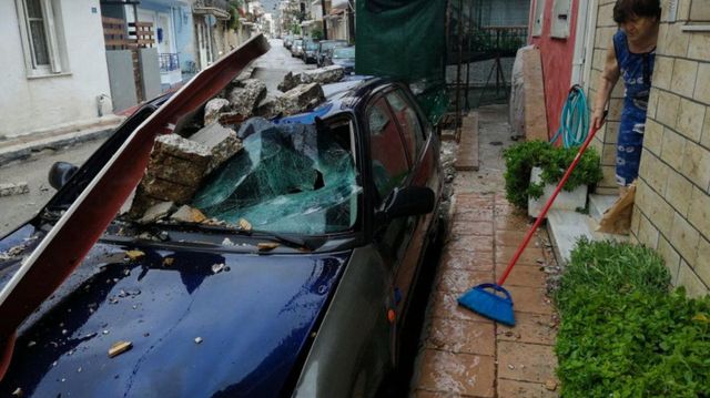Doi morți în urma ″uraganului mediteranean″ care a lovit vestul și centrul Greciei