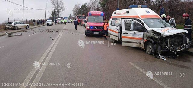 Accident rutier grav în Piatra-Neamț. O femeie a fost resuscitată