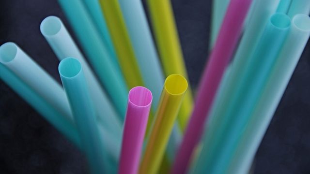 ЕС окончателно забрани пластмасовите изделия за еднократна употреба