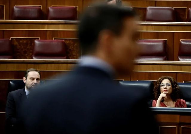 Ábalos somete a martirio al PSOE