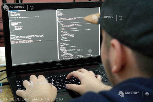 Percheziții în România și Republica Moldova la hackeri care ar fi atacat mai multe site-uri oficiale