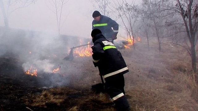 Zeci de hectare de teren au fost mistuite de flăcări la Cahul