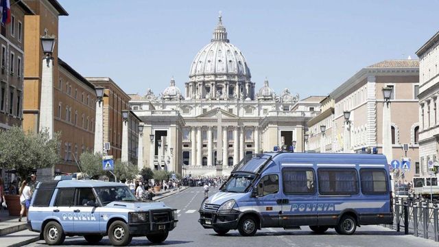 Terrorismo a Roma, caccia a un siriano Al telefono: "Domani vado in paradiso"