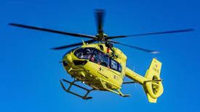 Bimbo di un anno e mezzo cade da auto in corsa nel Viterbese: è grave