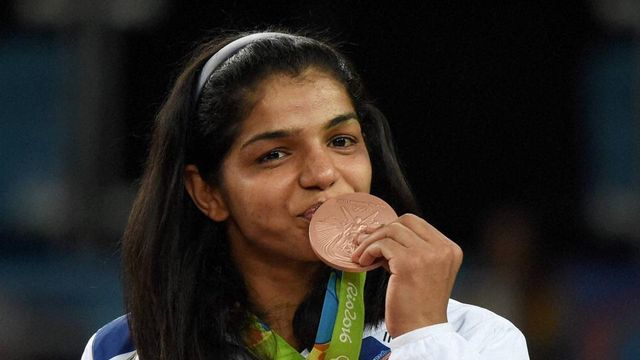 Olympic Bronze Medallist Sakshi Malik Dropped from TOPS