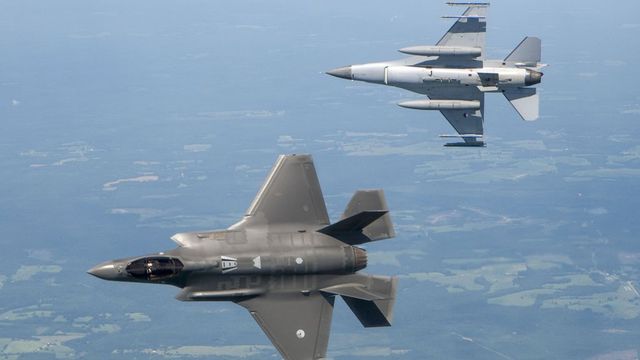 Taktikai atomfegyverek hordozására alkalmas vadászbombázókat vásárol az Egyesült Királyság