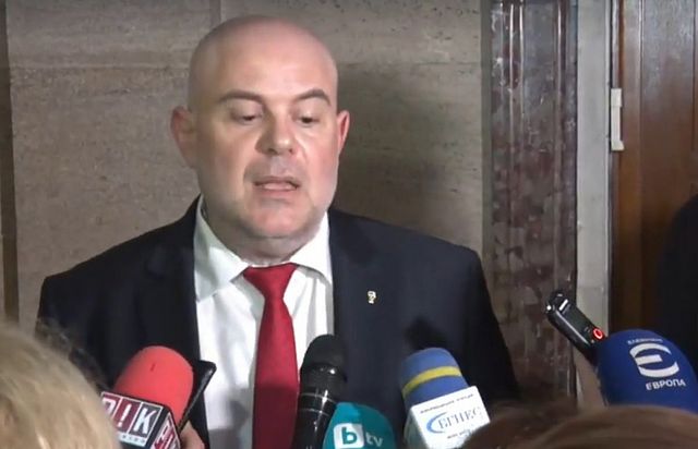 Гешев предлага още 38 районни прокуратури да бъдат закрити