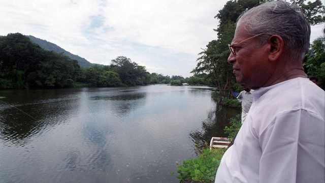 V.S. Achuthanandan combined class politics with mass politics