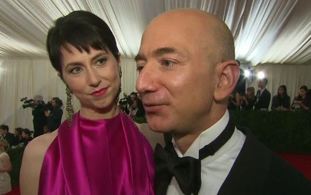 Fosta soție a lui Jeff Bezos donează jumătate din averea sa
