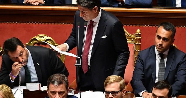 Conte a Salvini: Crocifissi nei comizi è incoscienza religiosa