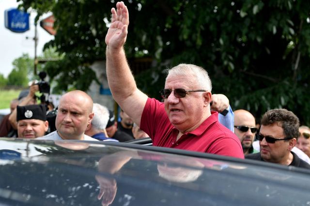 Hágai elfogatóparancs két szerb politikus ellen