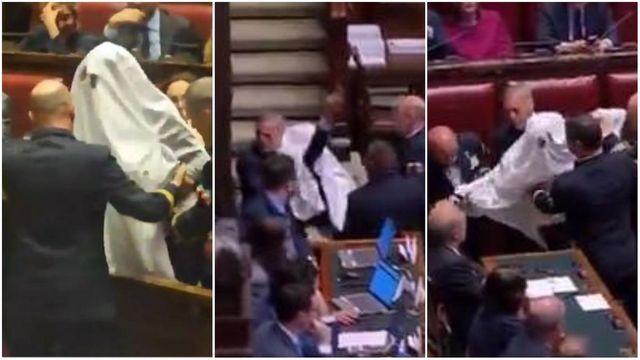 Montecitorio, il deputato Riccardo Magi in Aula travestito da fantasma