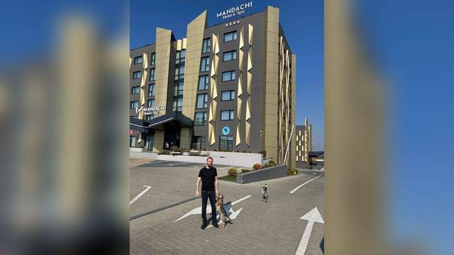 Omul de afaceri Ștefan Mandachi pune la dispoziția cadrelor medicale din județul Suceava hotelul său de 4 stele