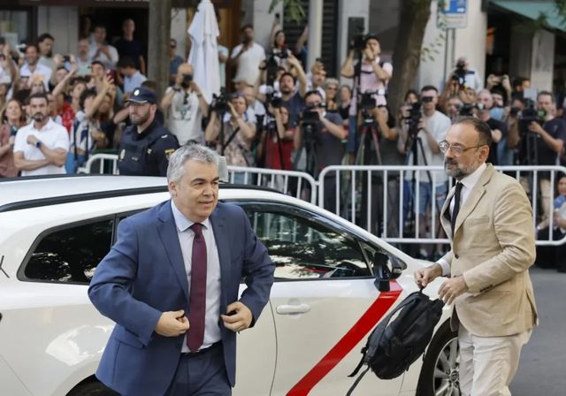 Hilaridad en redes tras saberse que Santos Cerdán “ha hecho amigos y montado un club de lectura” en solo 4 días en prisión