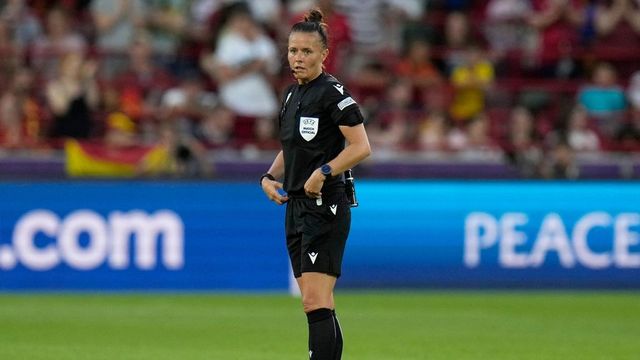 All you need to know about Rebecca Welch, the first woman to referee Premier League match