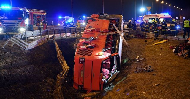 Accident teribil în Polonia: Șase morți și 41 de răniți, după ce un autocar s-a răsturnat într-un șanț
