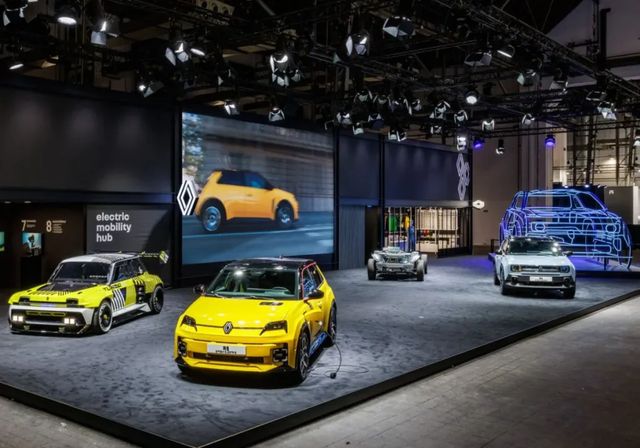 Renault acude a Automobile Barcelona con su gama E-Tech para democratizar la movilidad eléctrica
