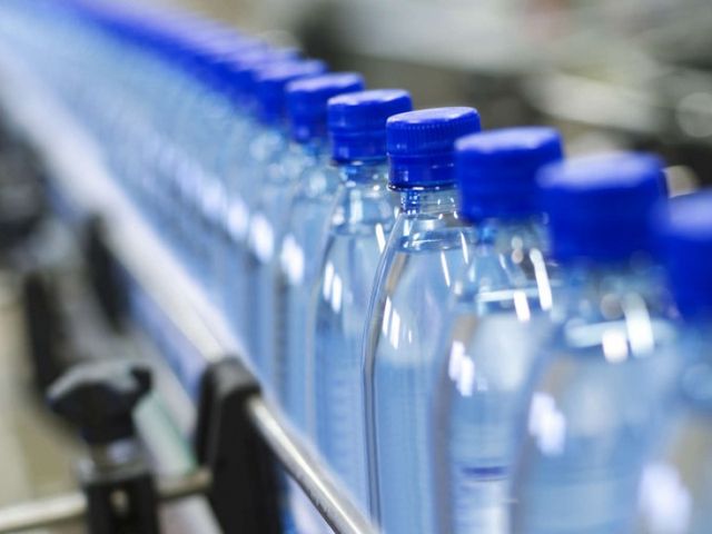 Дело о бутылке - парламент Молдовы отказался от пластика