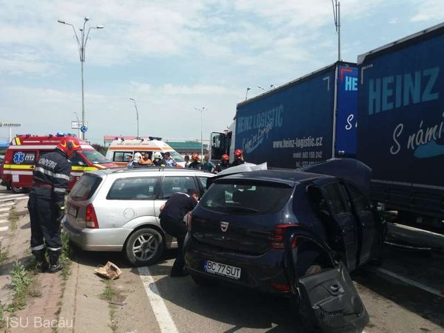 Șase victime în urma tamponării frontale dintre două autoturisme în orașul Bacău
