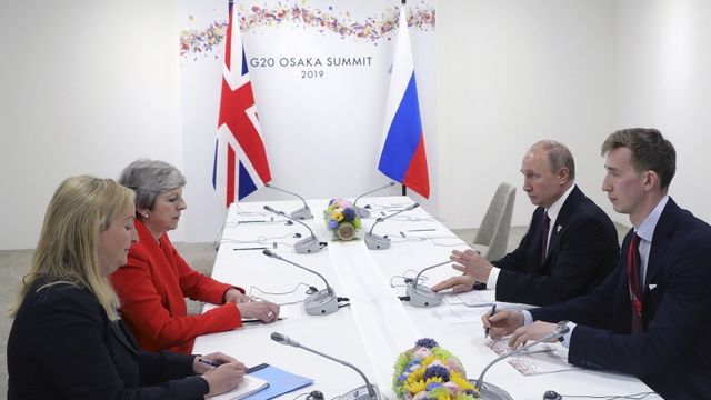 Путин и Мей се срещнаха за първи път от 2016-та