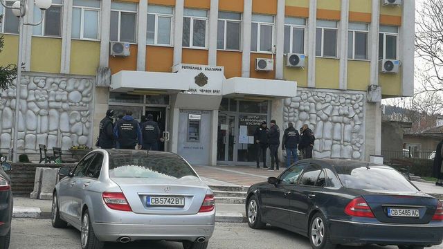 Задържаха кмета на Община Червен бряг