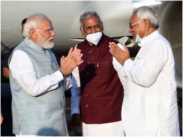 Nitish Kumar set to dump RJD, may take oath as Bihar chief minister again with BJP's support next week