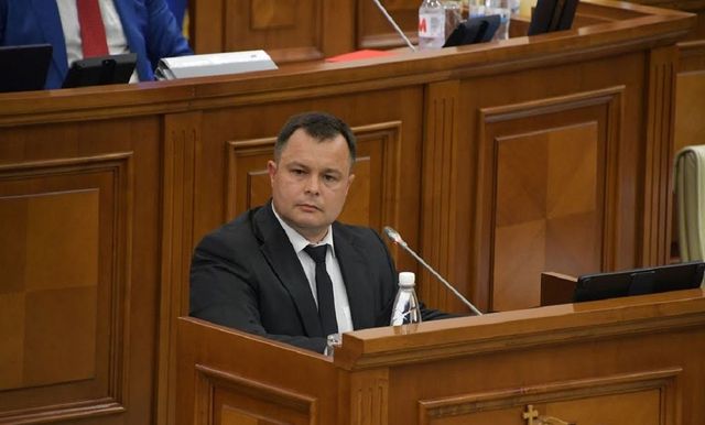 Парламент одобрил отставку главы СИБа Александра Есауленко