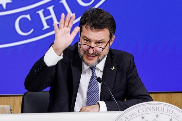 Migranti: Salvini, necessario nuovo decreto sicurezza già a settembre