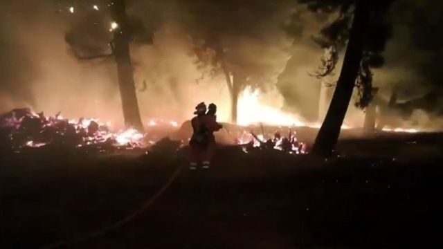 El incendio de Ávila obliga a confinar a la población de El Arenal