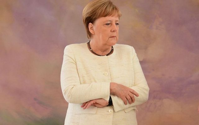 Angela Merkel, văzută tremurând pentru a doua oară la o întâlnire oficială